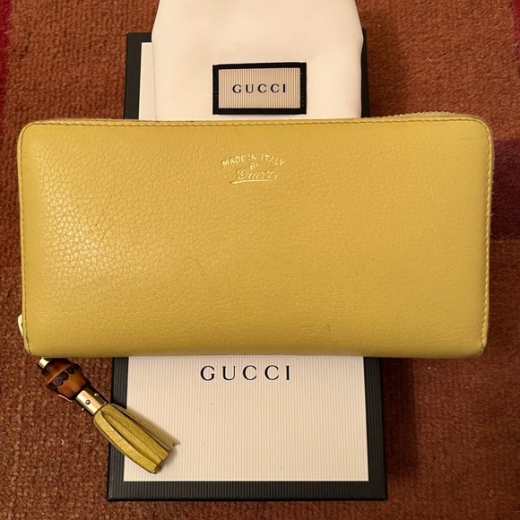💯Gucci Neon Yellow Pebbled Leather Zippy Wallet w/Bamboo Pull/Dust Bag/Gift Box - Picture 1 of 17